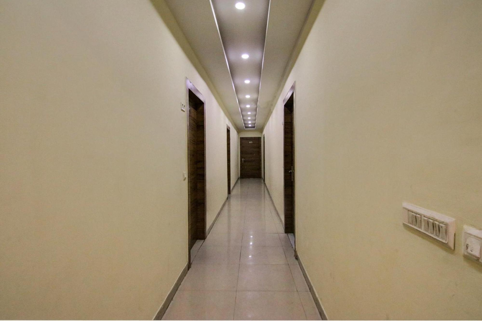 Hotel Yash House Nueva Delhi Exterior foto