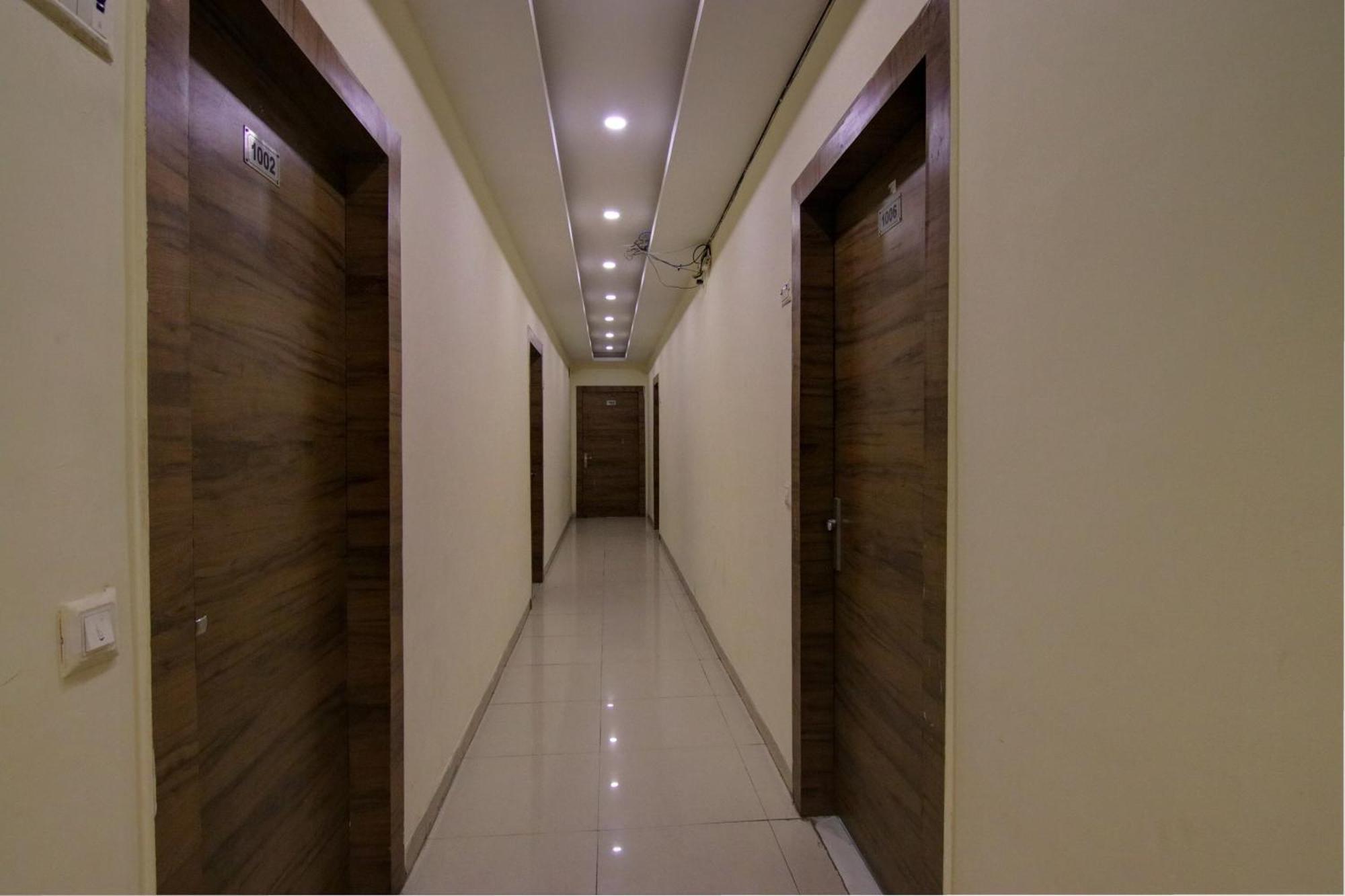Hotel Yash House Nueva Delhi Exterior foto