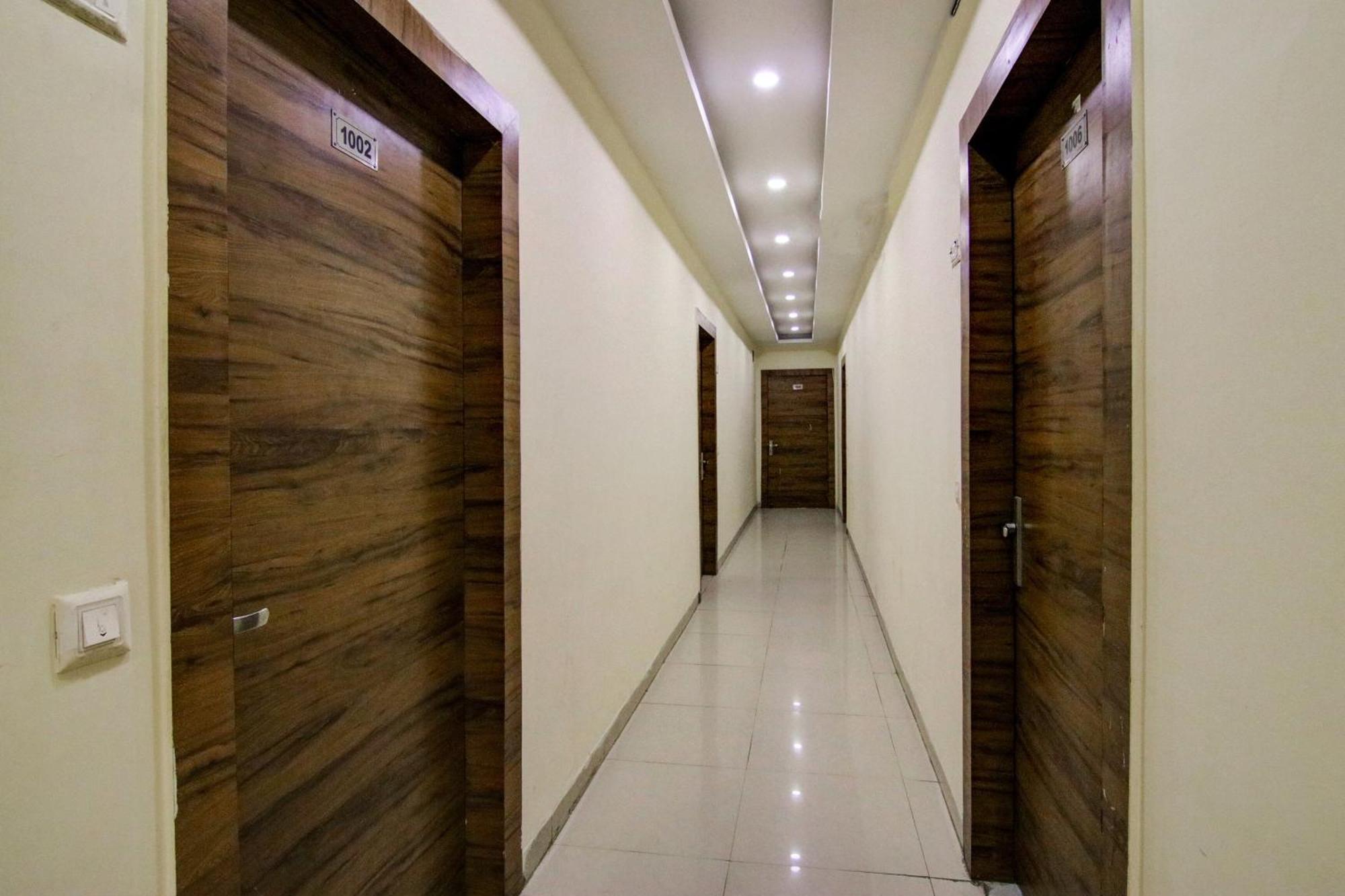 Hotel Yash House Nueva Delhi Exterior foto